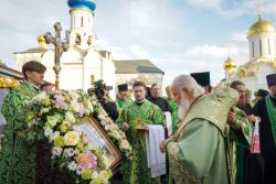 В канун праздника обретения мощей преподобного Сергия Радонежского Святейший Патриарх Кирилл совершил всенощное бдение в Троице-Сергиевой лавре
