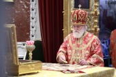 В праздник Положения ризы Господней в Москве Патриарший митрополит Крутицкий Павел совершил Литургию в Храме Христа Спасителя