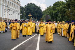 Патриаршее служение в День Крещения Руси. Литургия в Успенском соборе Кремля. Крестный ход. Молебен у памятника равноапостольному князю Владимиру на Боровицкой площади