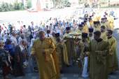 Верующие Липецкой митрополии поклонились мощам святителя Тихона