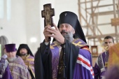 В праздник Происхождения Честных Древ Животворящего Креста Господня архиепископ Майкопский Тихон совершил Литургию в строящемся Успенском кафедральном соборе г. Майкопа