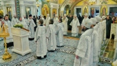 В день памяти преподобных Зосимы и Савватия Соловецких сонм архипастырей совершил Литургию в Свято-Троицком Серафимо-Дивеевском монастыре