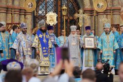 В праздник Успения Пресвятой Богородицы Предстоятель Русской Церкви совершил Литургию в Успенском соборе Московского Кремля