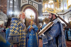В канун праздника Успения Пресвятой Богородицы Святейший Патриарх Кирилл совершил всенощное бдение в Храме Христа Спасителя