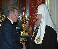 Святейший Патриарх встретился с президентом РАН Ю.С.Осиповым и вручил ему орден святителя Макария, Митрополита Московского