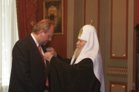 Святейший Патриарх Алексий встретился с президентом Фонда содействия кадетским корпусам Б.А. Йорданом и генеральным директором Фонда О.И.Барковец