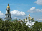 Монахи Киево-Печерской Лавры испекут более тысячи куличей по древнему рецепту и передадут детям сотни пасхальных подарков